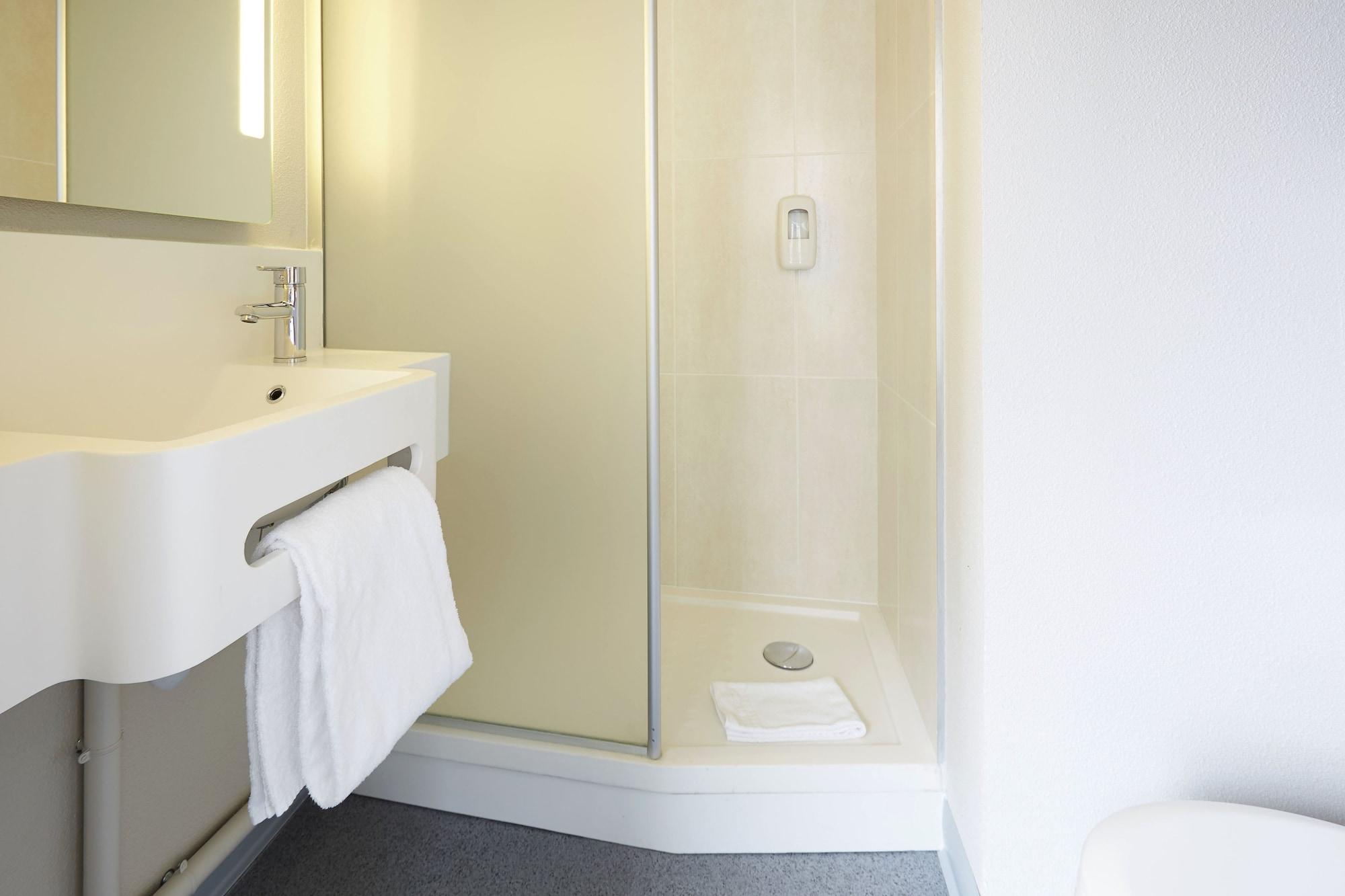 B&B Hotel Lille Roubaix Campus Gare Buitenkant foto