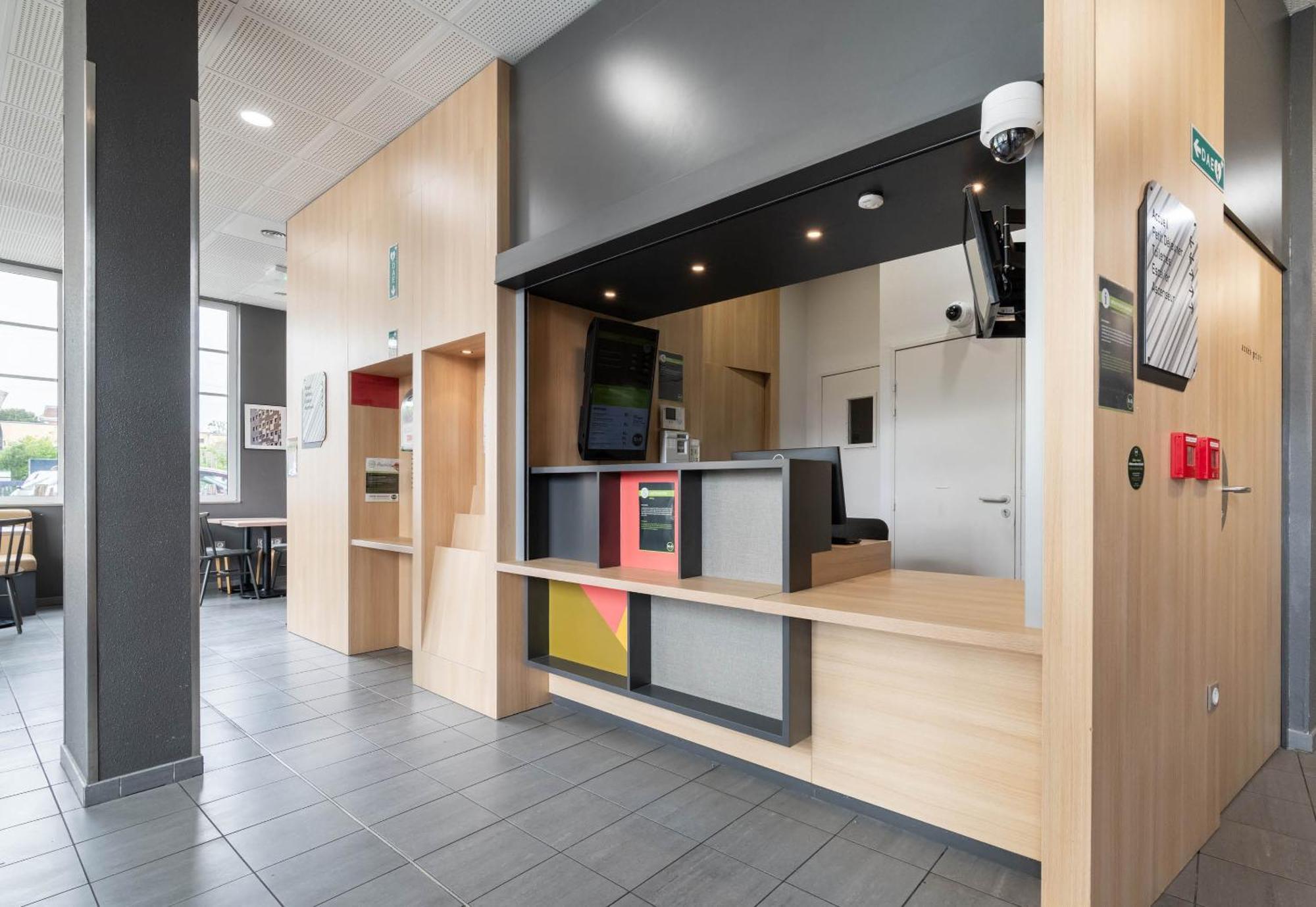 B&B Hotel Lille Roubaix Campus Gare Buitenkant foto