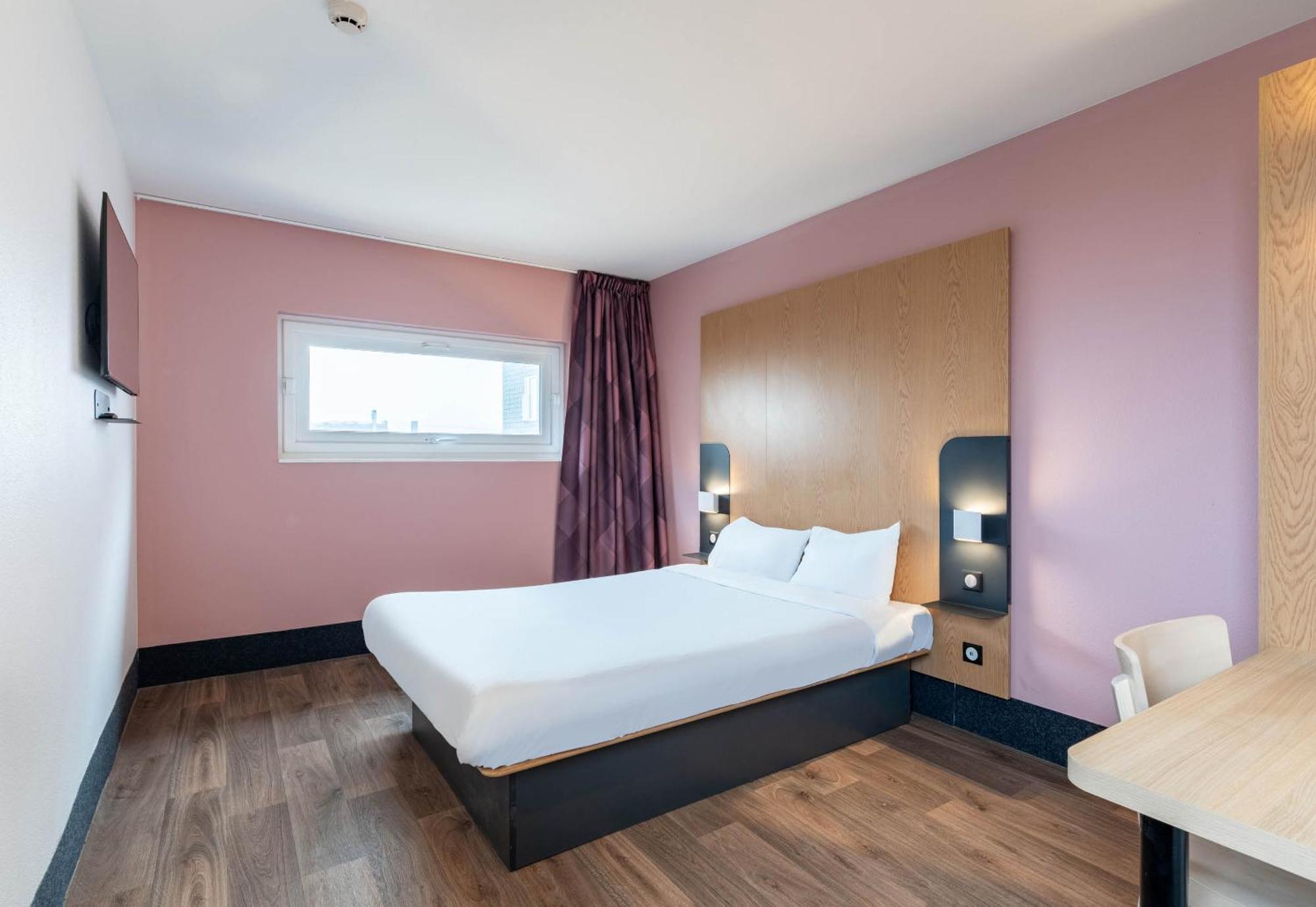 B&B Hotel Lille Roubaix Campus Gare Buitenkant foto