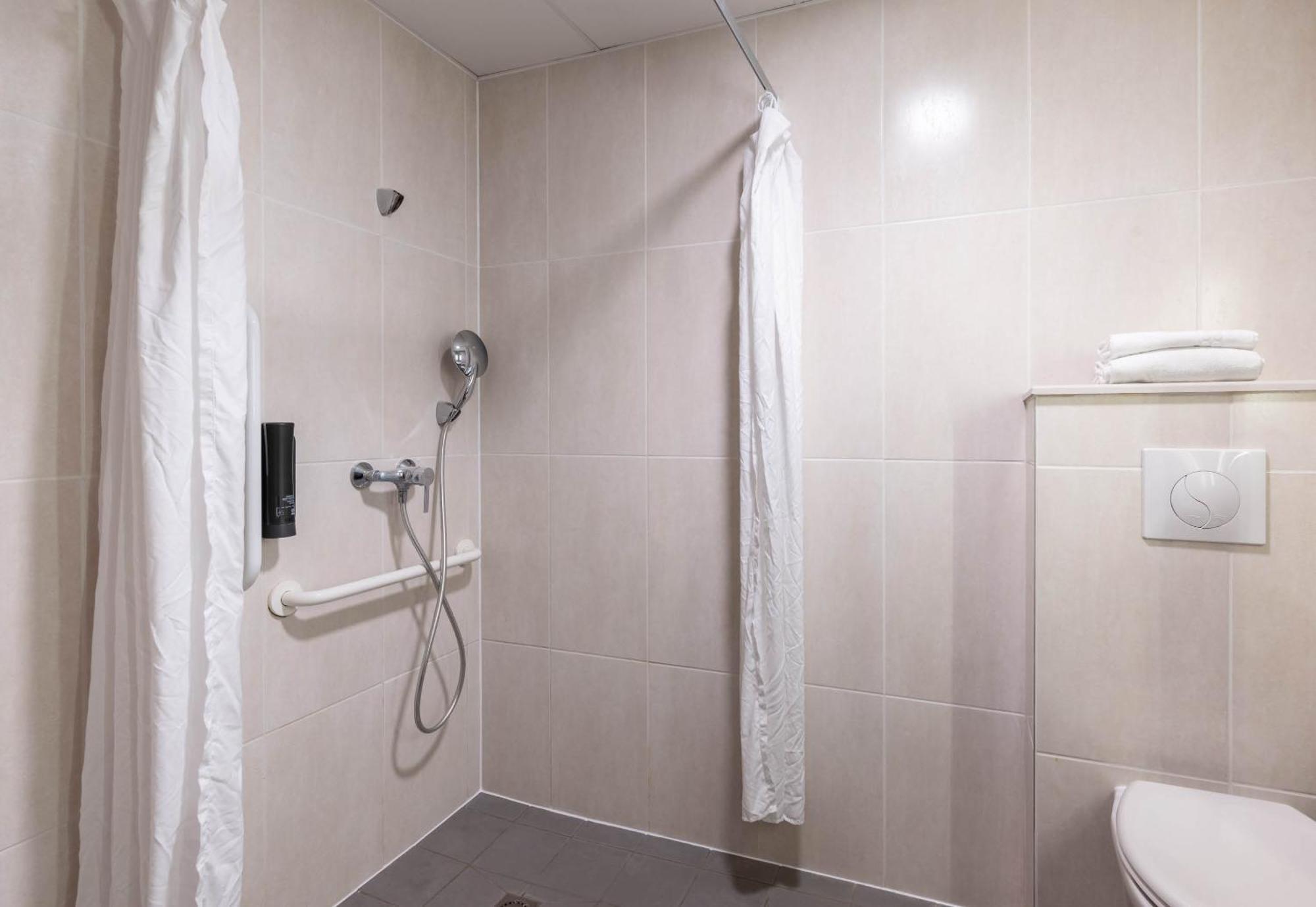 B&B Hotel Lille Roubaix Campus Gare Buitenkant foto