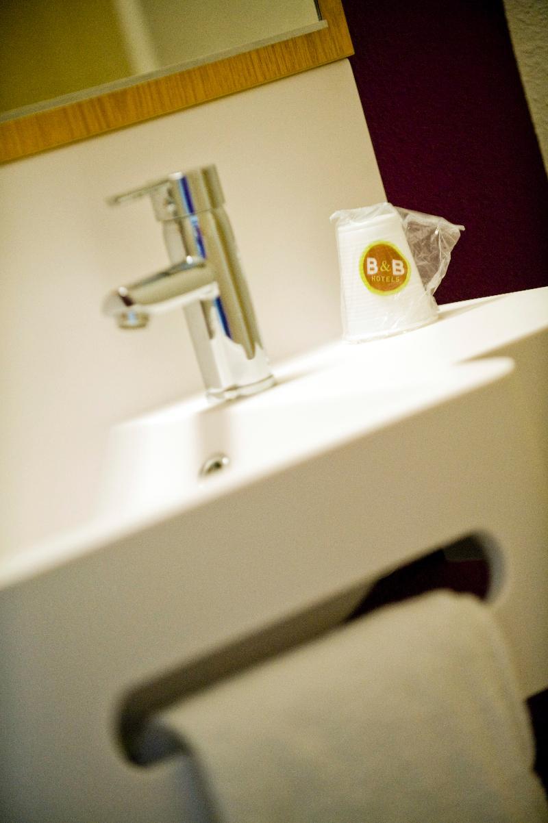 B&B Hotel Lille Roubaix Campus Gare Buitenkant foto